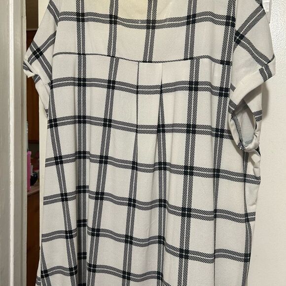 Plaid V-Neck Women's Top - Picture 5 of 15